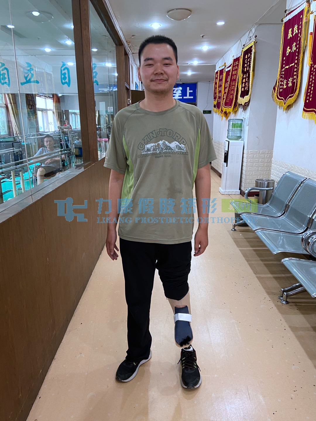 正確穿戴小腿假肢的方法和穿戴過程中注意事項(圖1) 正確穿戴小腿假肢的方法和穿戴過程中注意事項(圖1)